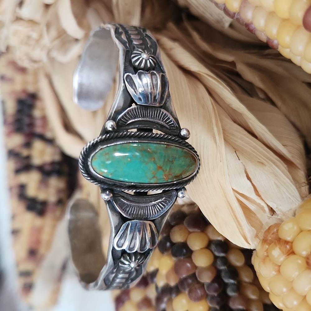 Beautiful Vintage Native American Navajo Turquoise & Sterling Cuff 💚🎁🩶